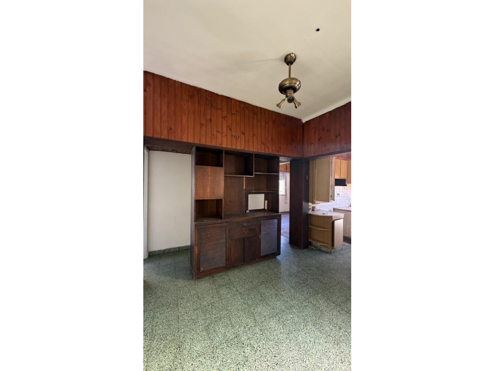 Venta de Casa a Reciclar ubicada sobre la calle Mitre, a pocos metros — foto 5