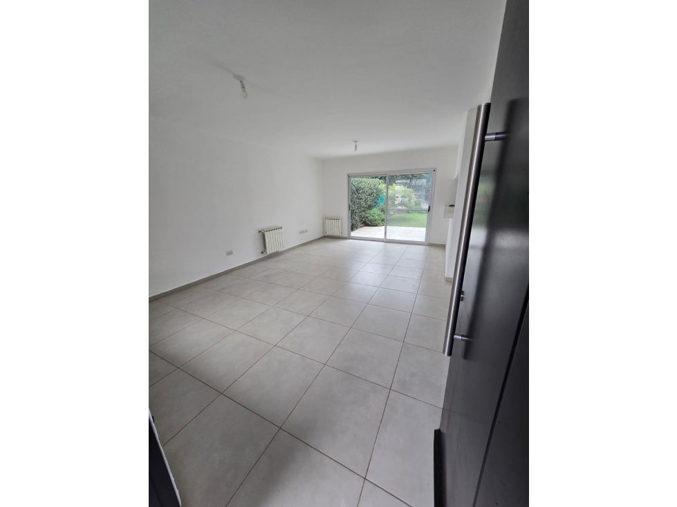 Rossen! Valle Escondido! 3 dorm, cochera doble! - 2