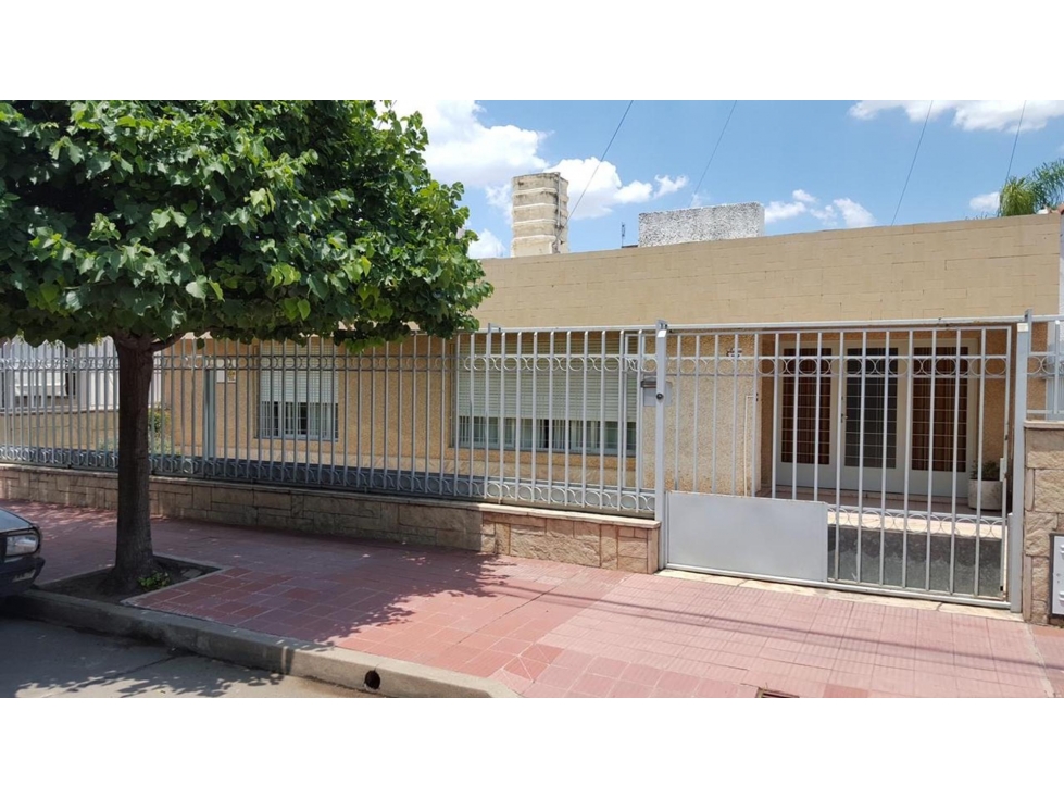 Villa Centenario, amplia, cómoda, cochera! 3 dorm!