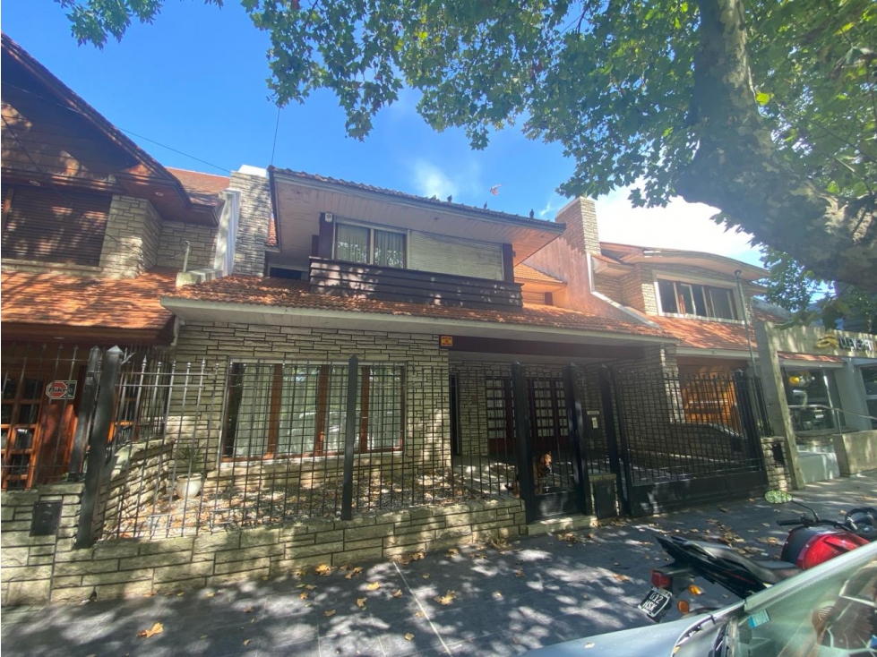 Chalet 7 ambientes. Excelente ubicación. U$S 410.000. - 1