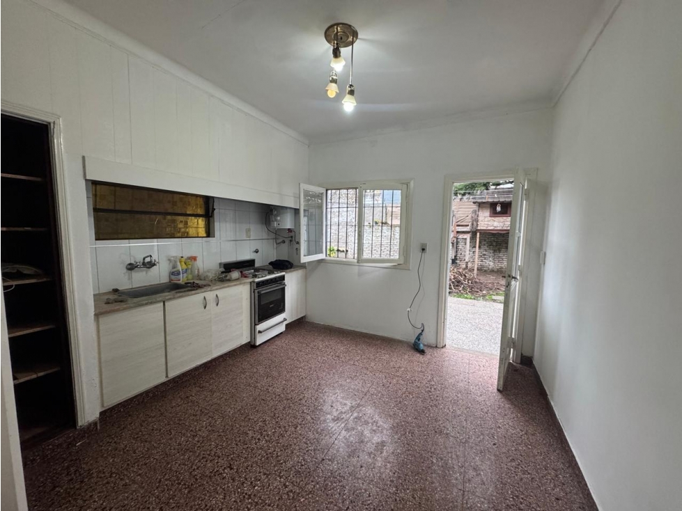 Casa 3 amb. con parque y garage - $87.000 - 3