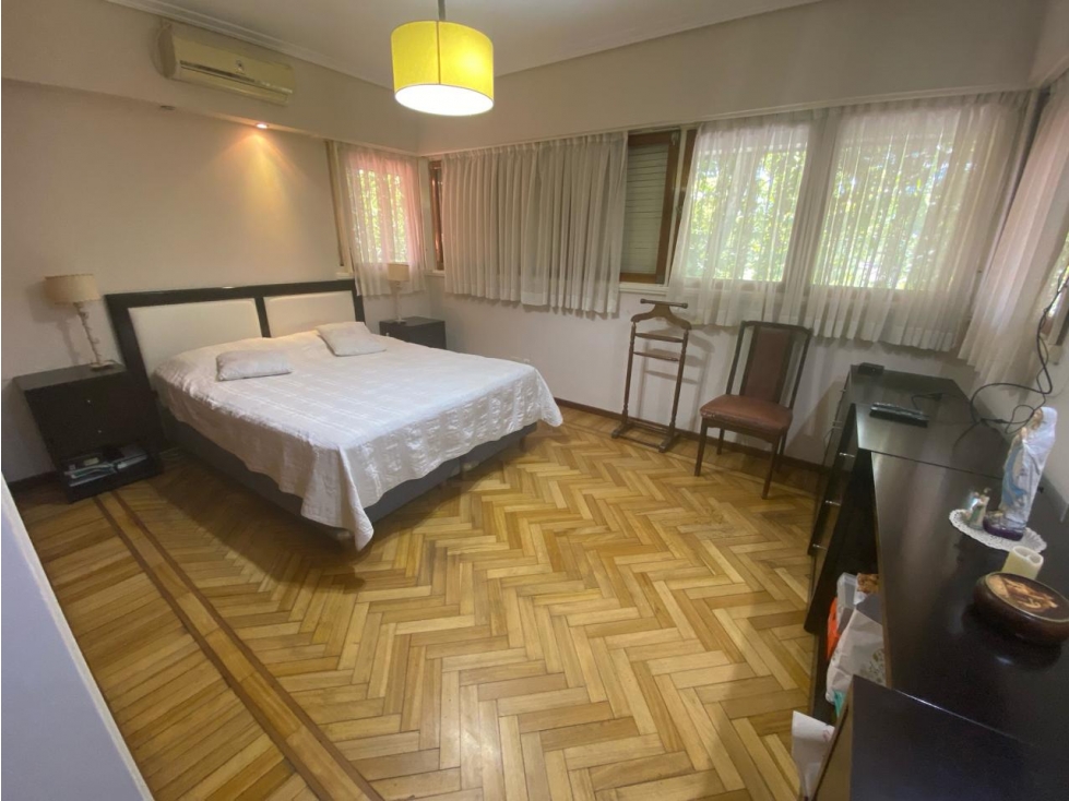 Chalet 7 ambientes. Excelente ubicación. U$S 410.000. - 4