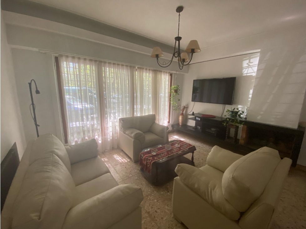 Chalet 7 ambientes. Excelente ubicación. U$S 410.000. - 5