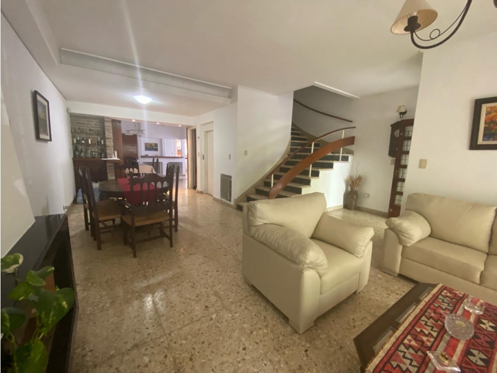 Chalet 7 ambientes. Excelente ubicación. U$S 410.000. - 6