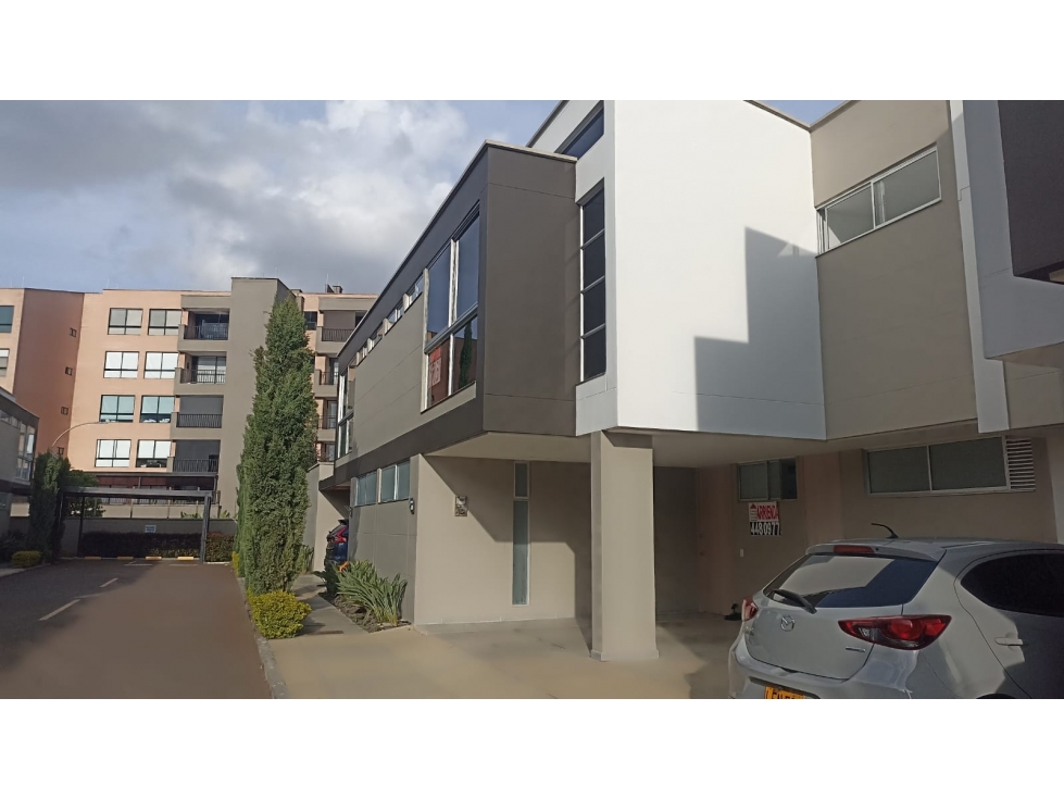 Casa en arriendo en Rionegro sector Gualanday