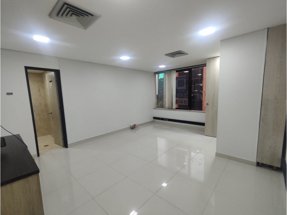 Oficina para la renta en Poblado