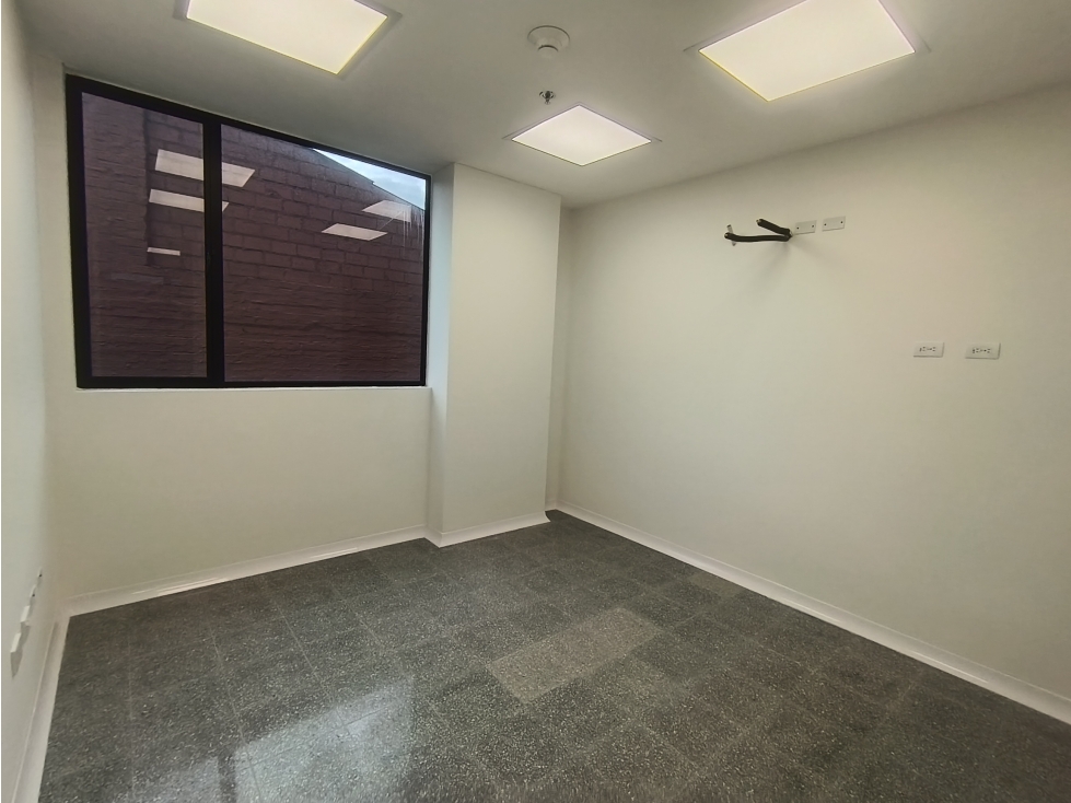 Oficina en Arriendo El Diamante Medellin - 3