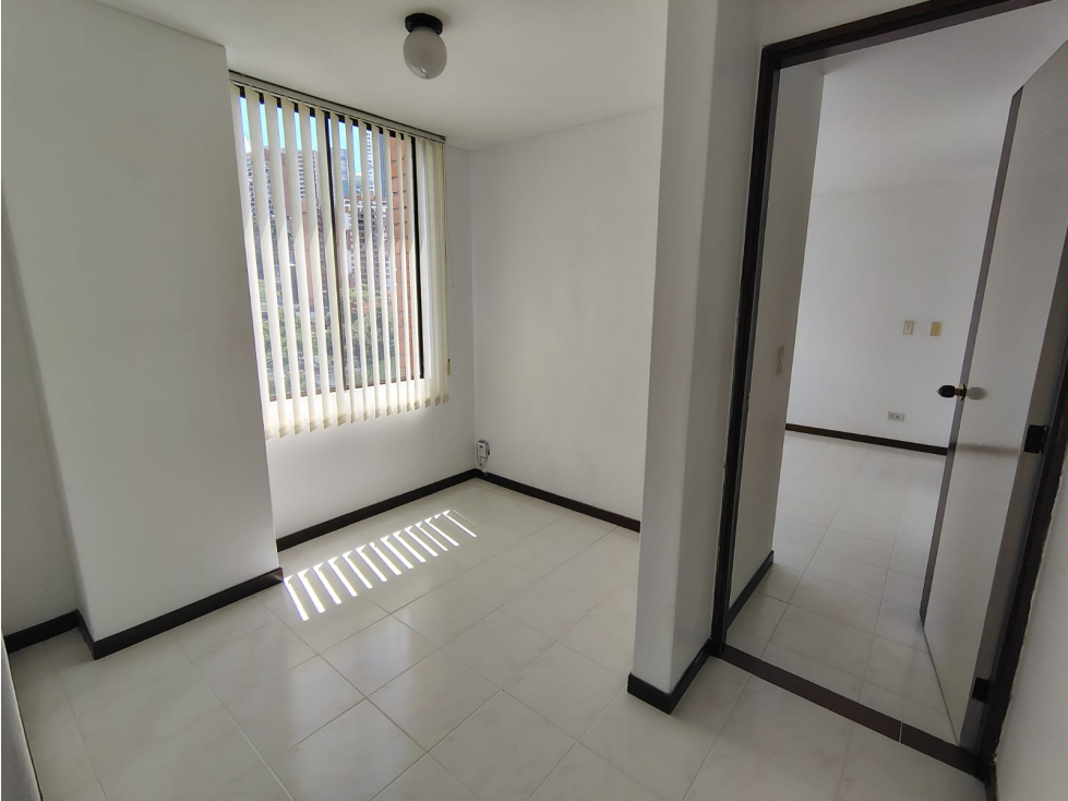 Apartamento en arriendo sector Manila — foto 3
