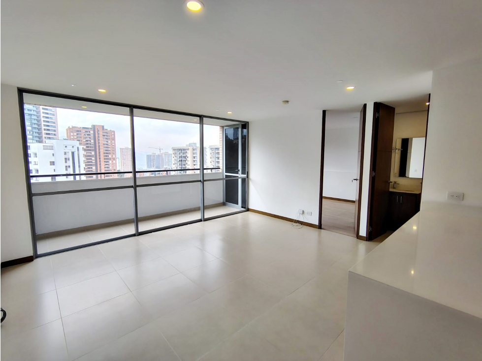 Apartamento en arriendo sector Loma de los Gonzalez — foto 4