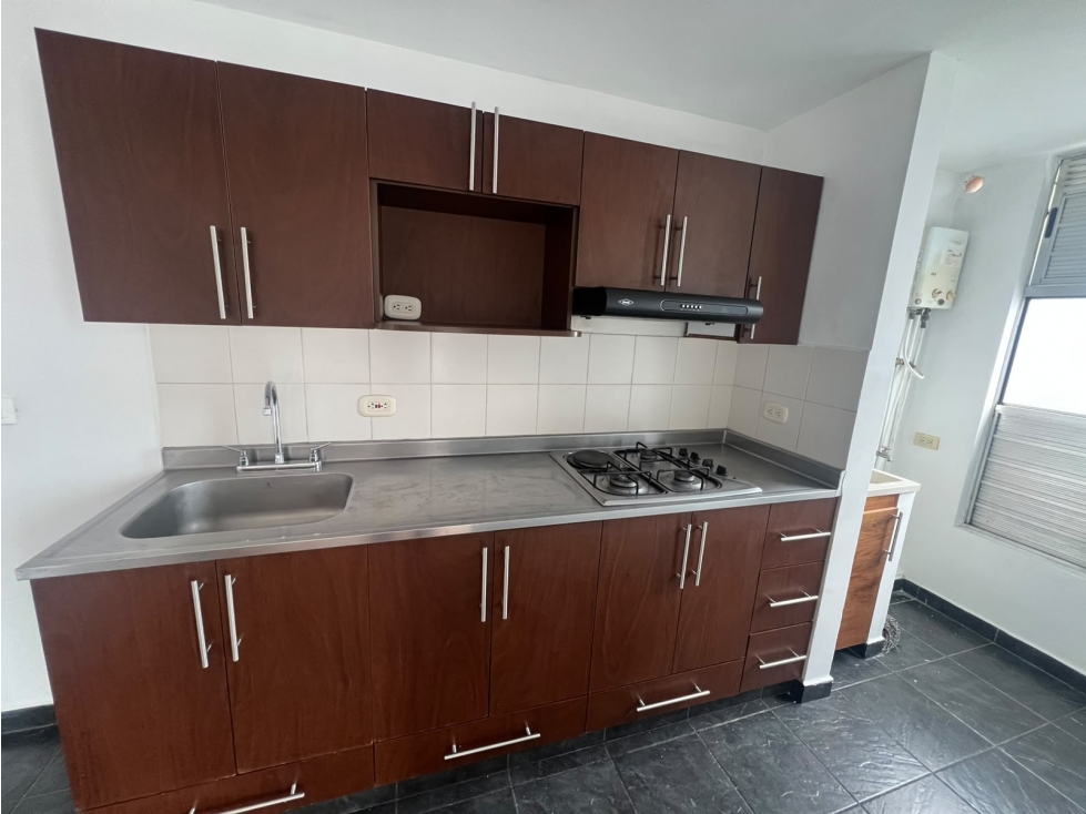 Apartamento en Arriendo Loma de San Julián Medellín — foto 2