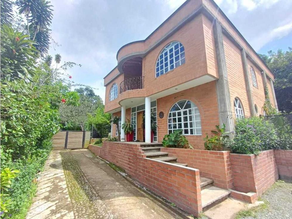 Casa en Arriendo Transversal Intermedia Envigado — foto 2