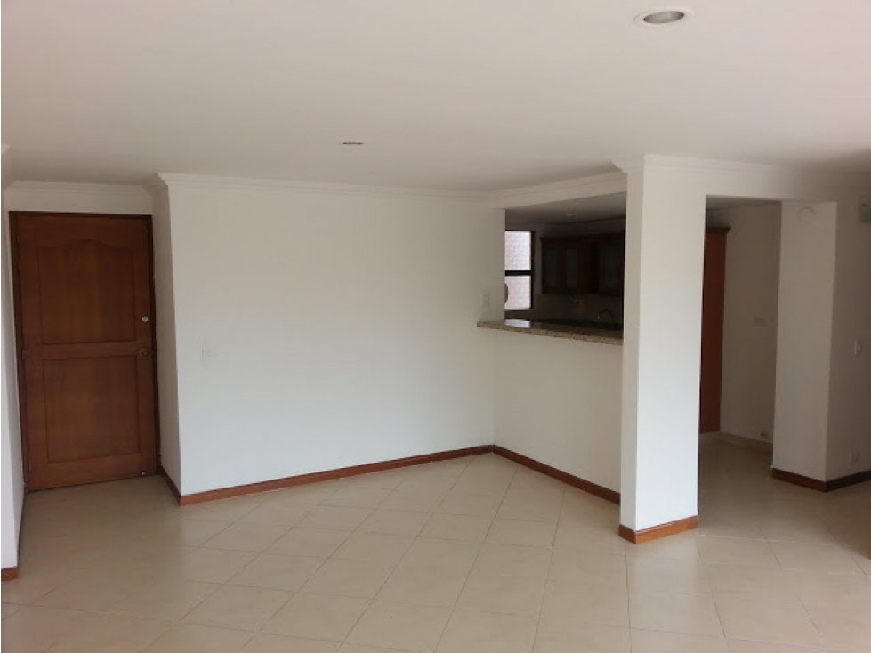 Apartamento en arriendo sector Loma del Escobero, cerca City Plaza — foto 5