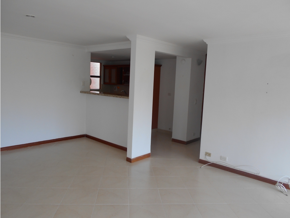 Apartamento en arriendo sector Loma del Escobero, cerca City Plaza — foto 6
