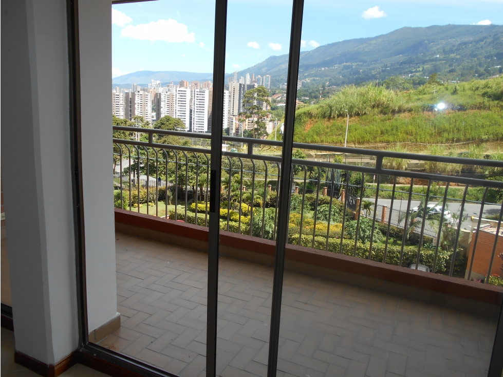 Apartamento en arriendo sector Loma del Escobero, cerca City Plaza — foto 3