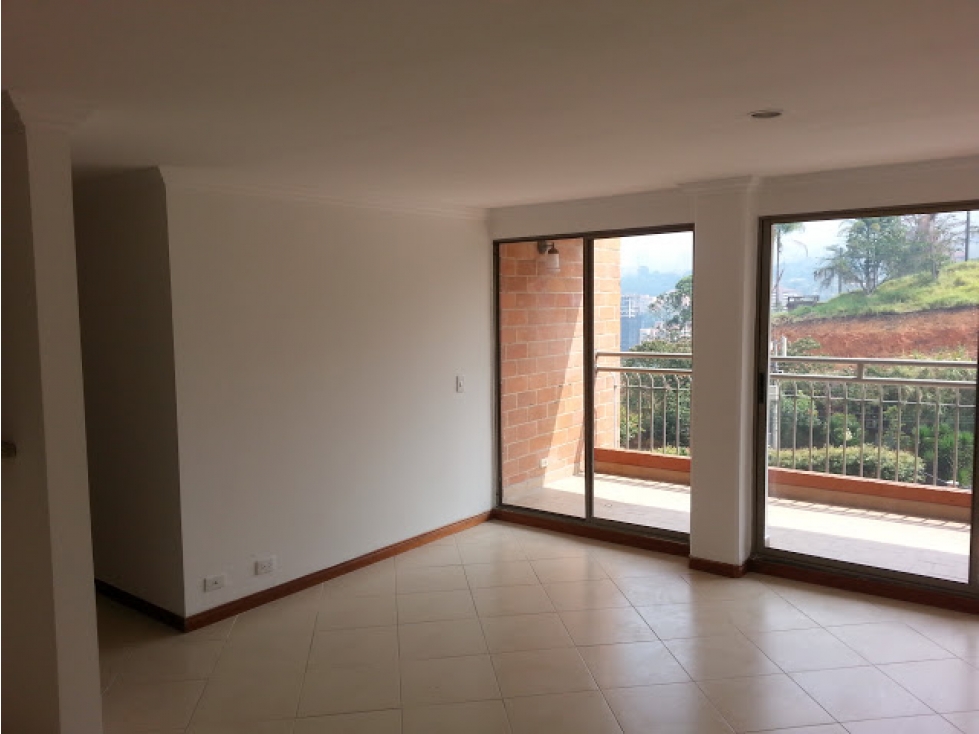 Apartamento en arriendo sector Loma del Escobero, cerca City Plaza — foto 4