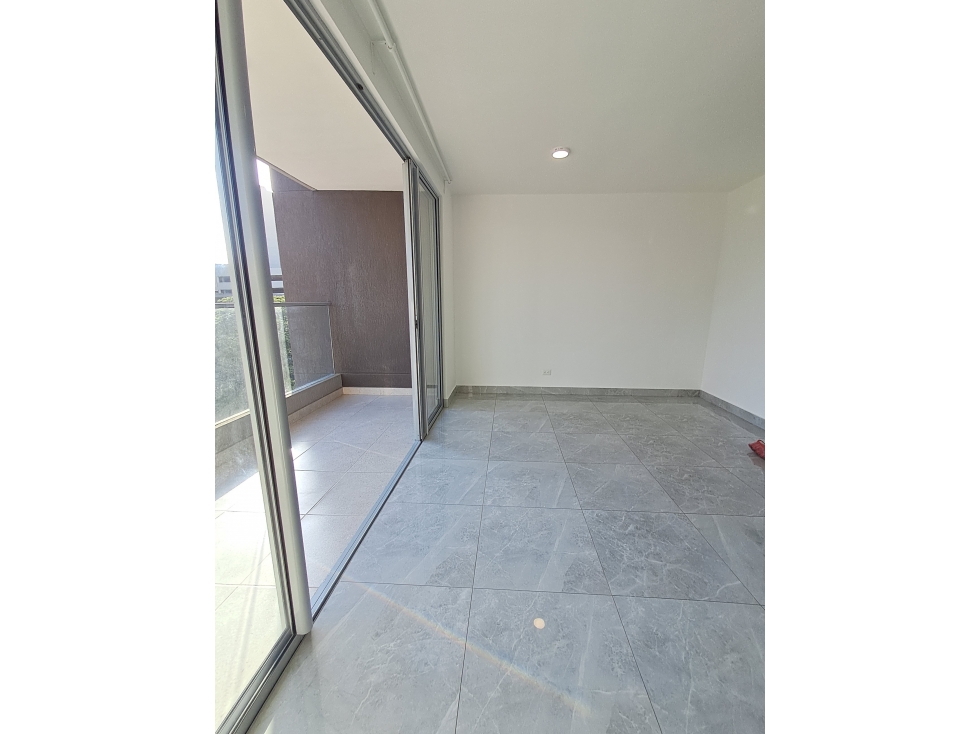 APARTAMENTO SEMINUEVO EN ARRIENDO EN RIO ALTO — foto 6