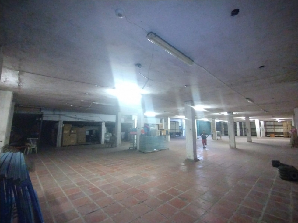 BODEGA EN ALQUILER Y VENTA EN PASEO BOLIVAR - 5