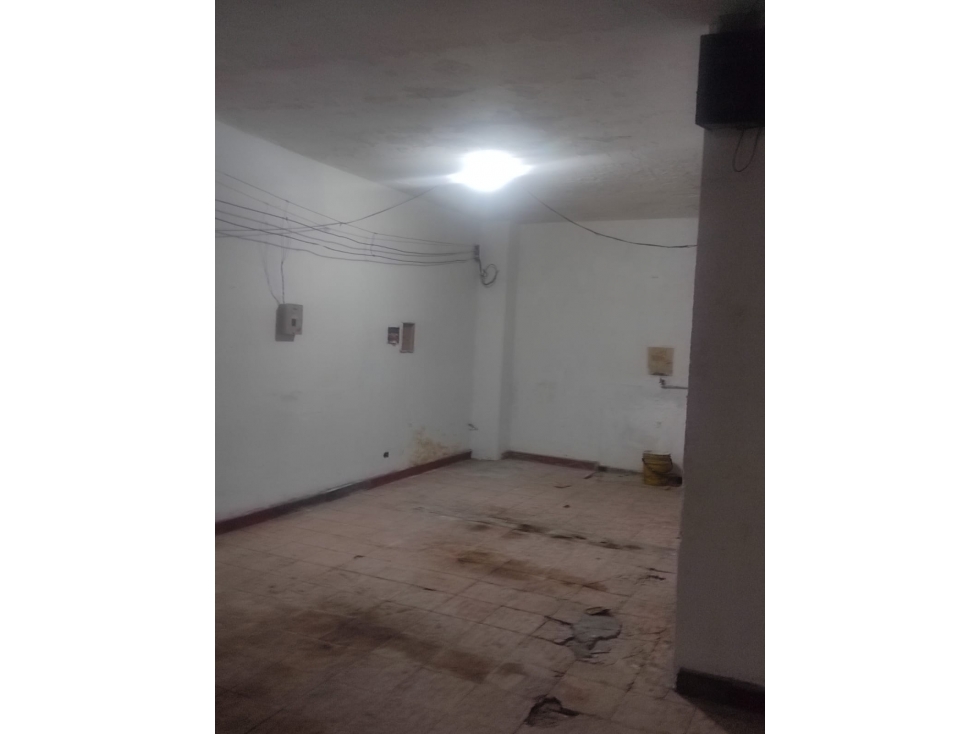 BODEGA EN ALQUILER Y VENTA EN EL CENTRO - 4