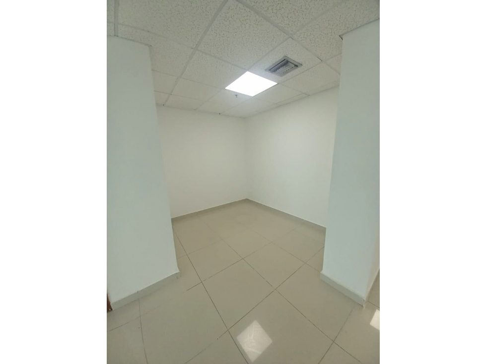 OFICINA EN VENTA EN RIOMAR - 6