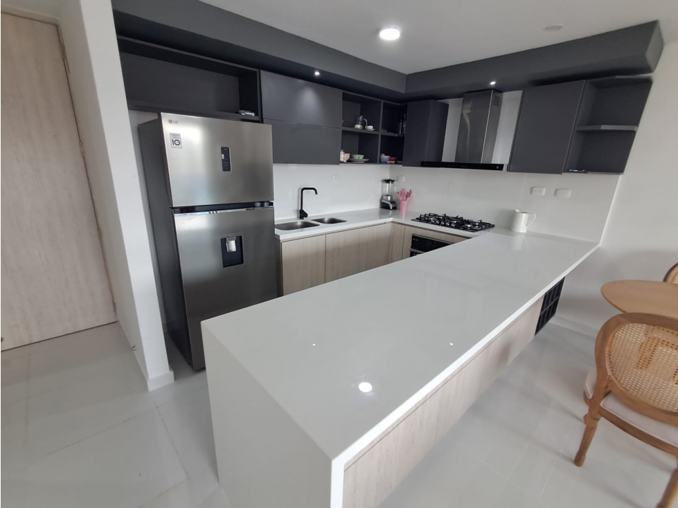 APARTAMENTO SEMINUEVO EN ARRIENDO EN RIO ALTO — foto 2