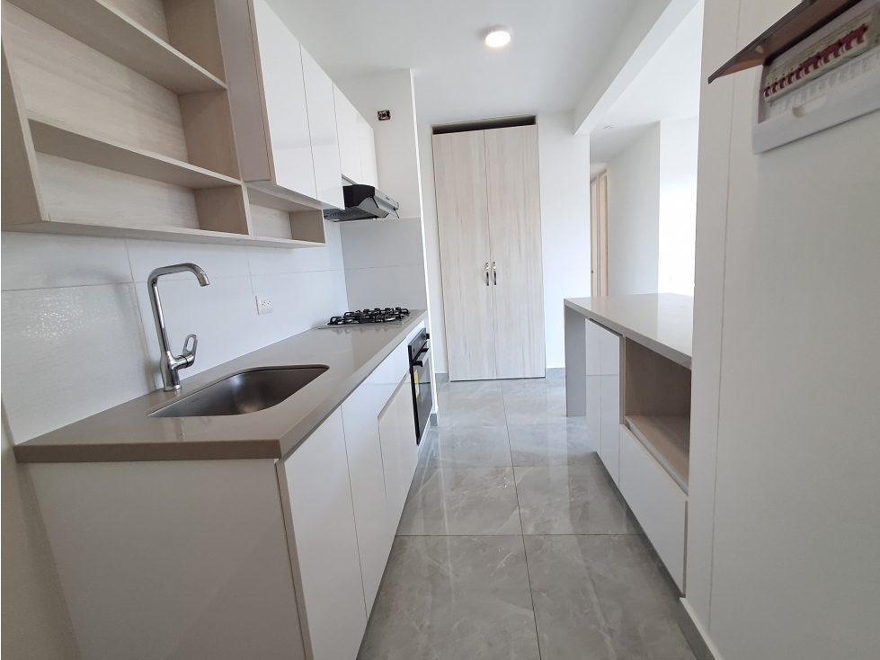 APARTAMENTO SEMINUEVO EN ARRIENDO EN RIO ALTO — foto 4