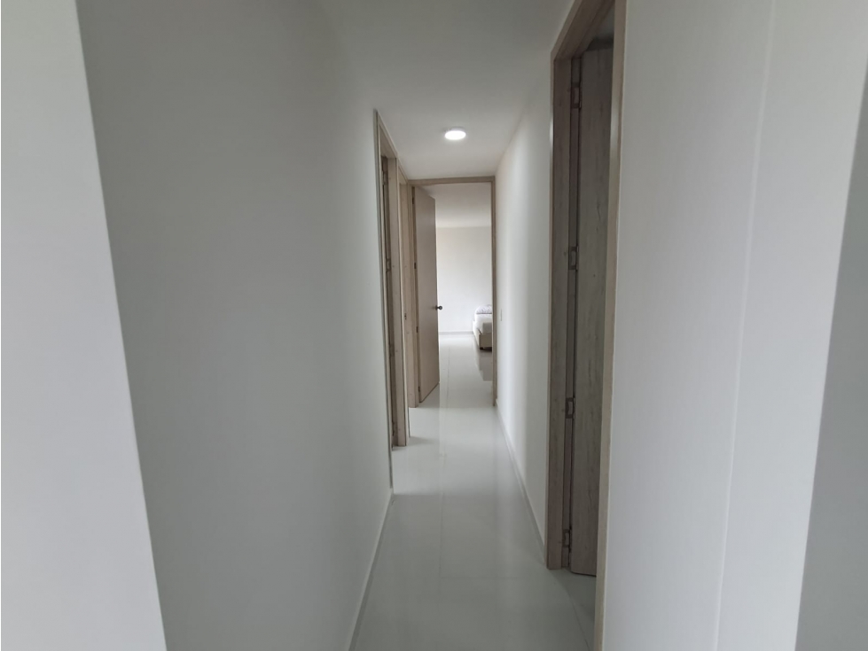 APARTAMENTO SEMINUEVO EN ARRIENDO EN RIO ALTO — foto 4