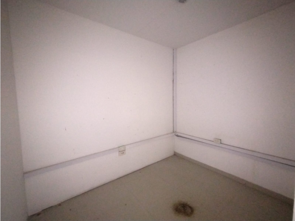 BODEGA EN ALQUILER Y VENTA EN PASEO BOLIVAR - 4