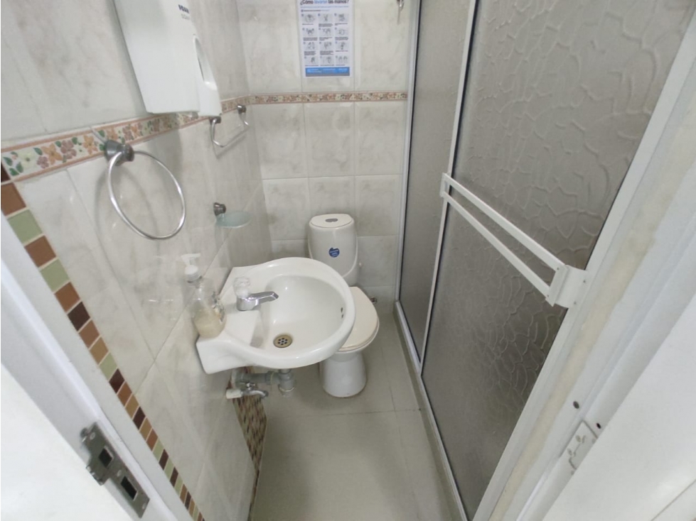 LOCAL EN ALQUILER Y VENTA EN GRANADILLO — foto 4