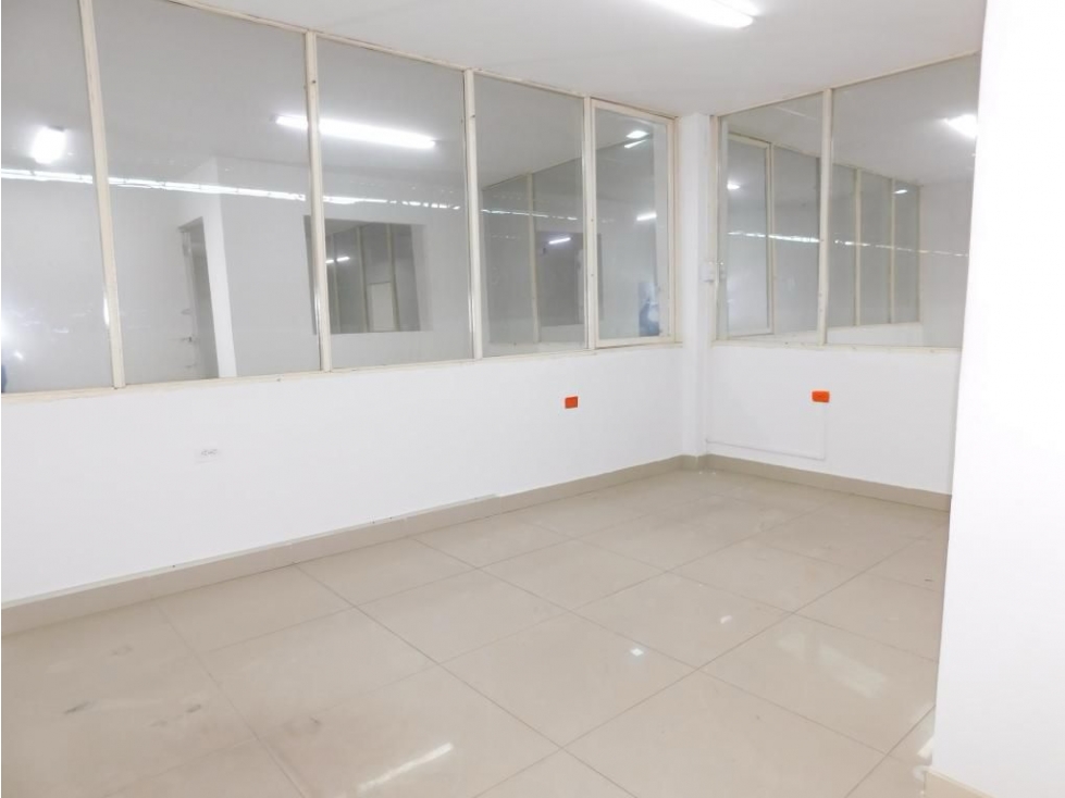 BODEGA EN ARRIENDO EN LA CIRCUNVALAR — foto 3