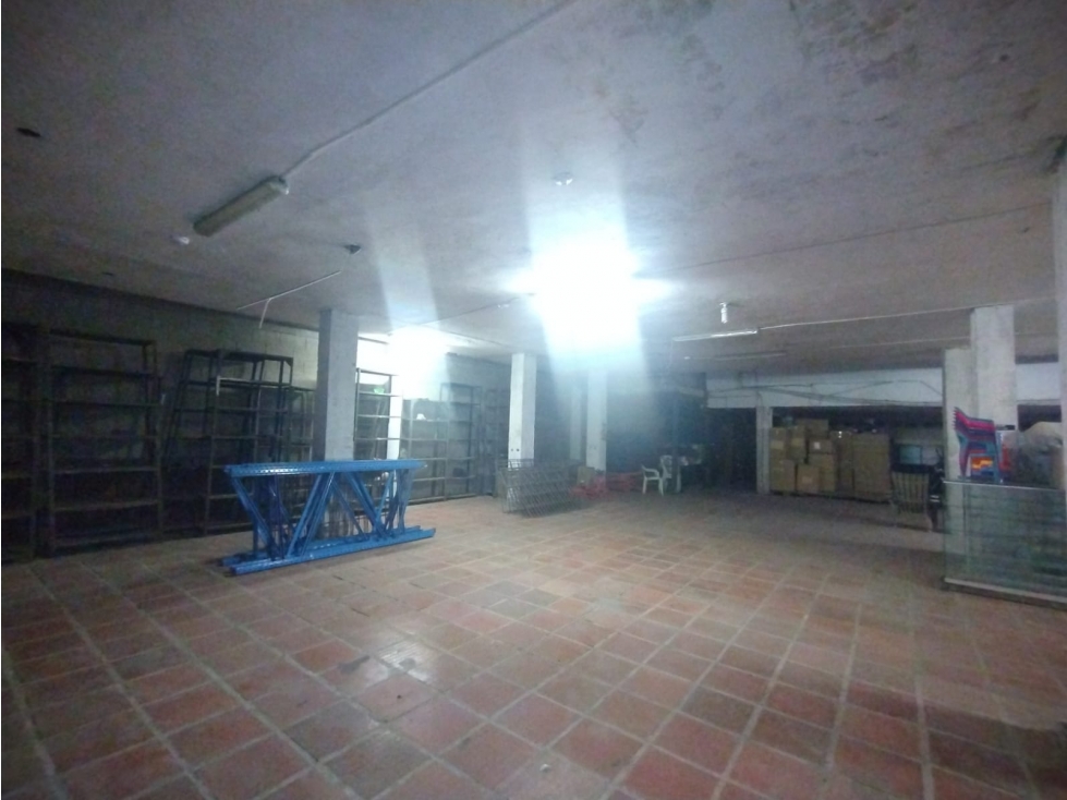 BODEGA EN ALQUILER Y VENTA EN PASEO BOLIVAR - 6