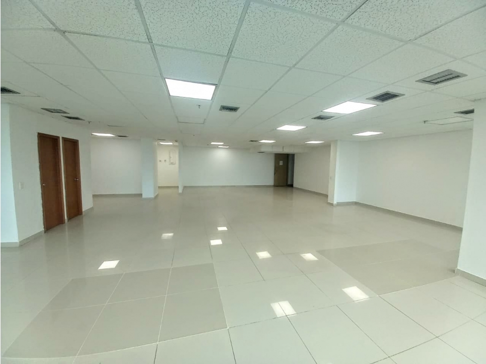 OFICINA EN VENTA EN RIOMAR - 2