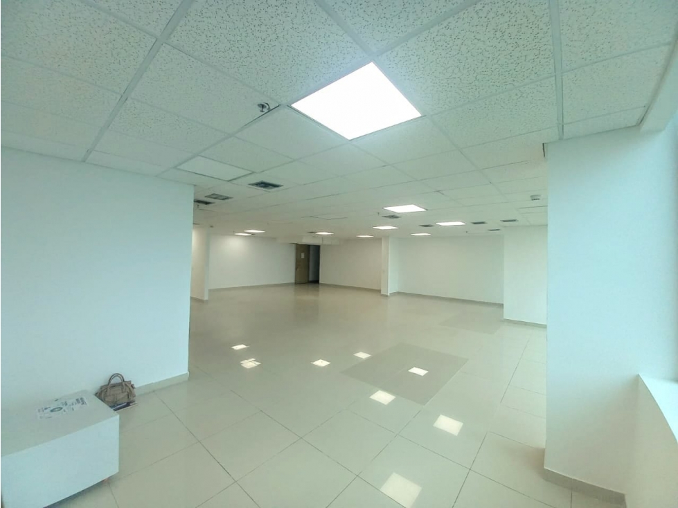 OFICINA EN VENTA EN RIOMAR - 4