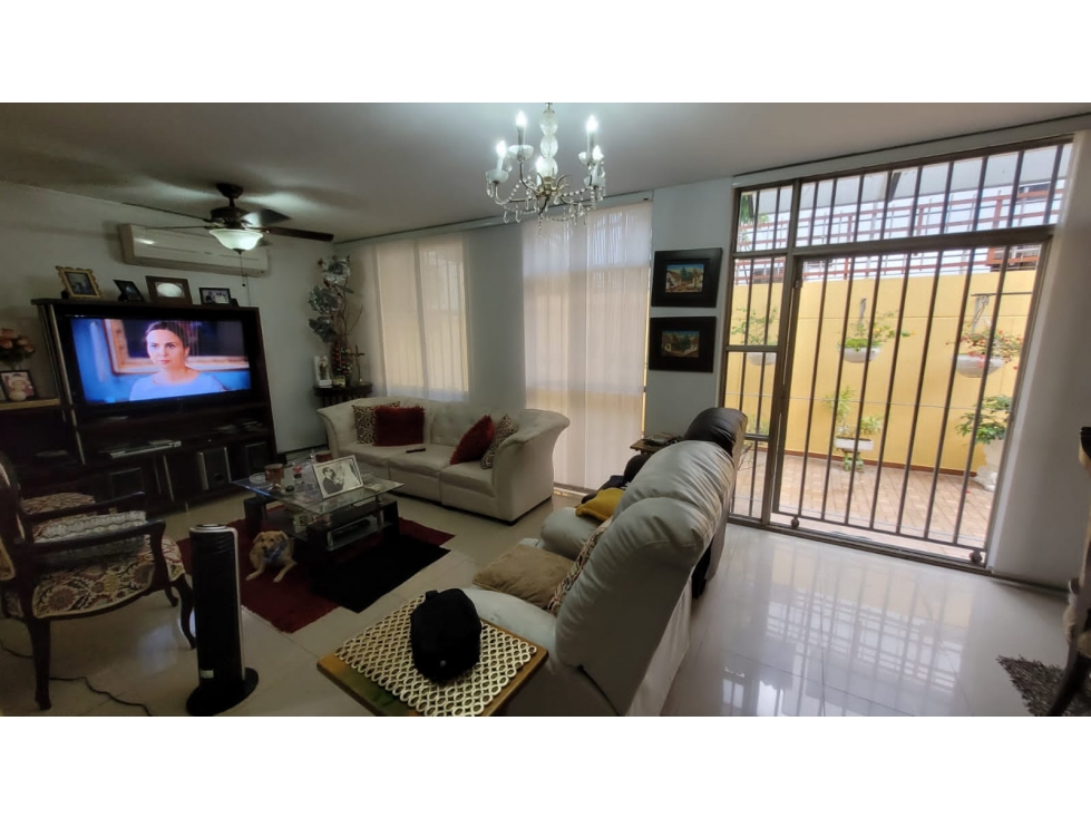 CASA EN ALQUILER O VENTA EN ALTOS DE RIOMAR