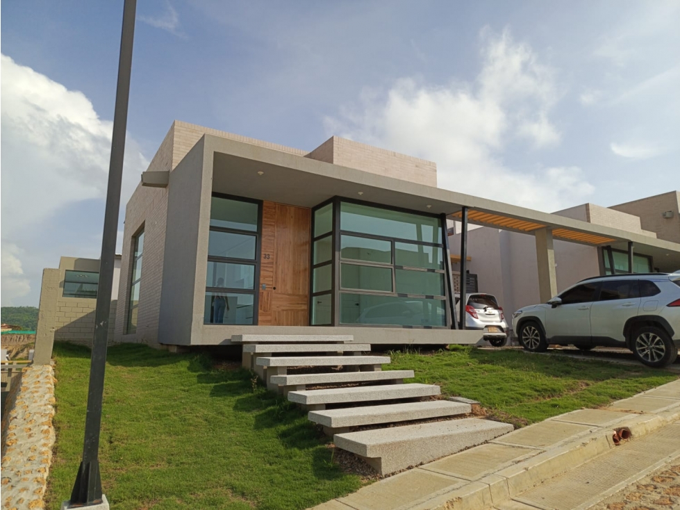 CASA EN VENTA EN BAJO OSTION