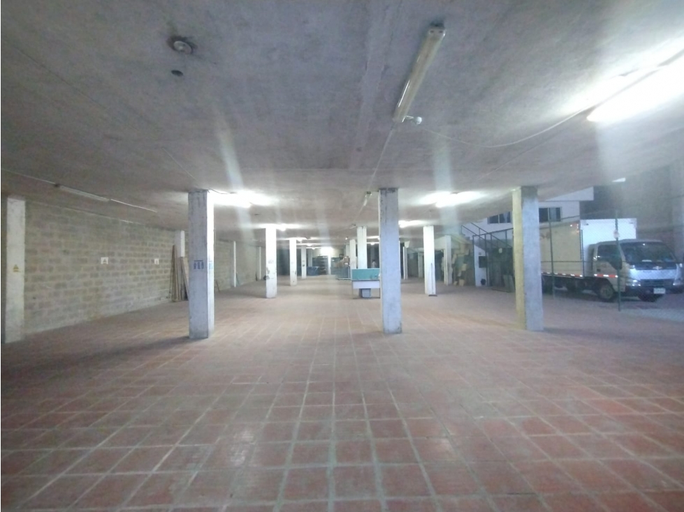 BODEGA EN ALQUILER Y VENTA EN PASEO BOLIVAR - 2