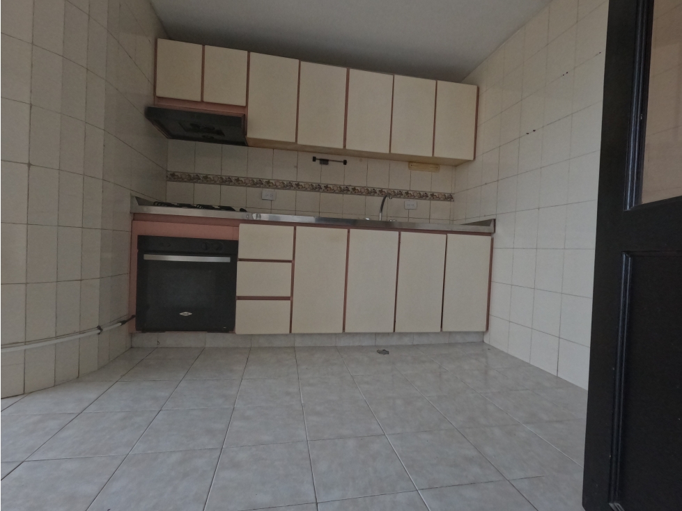 APARTAMENTO EN ALQUILER Y VENTA EN GRANADILLO — foto 2