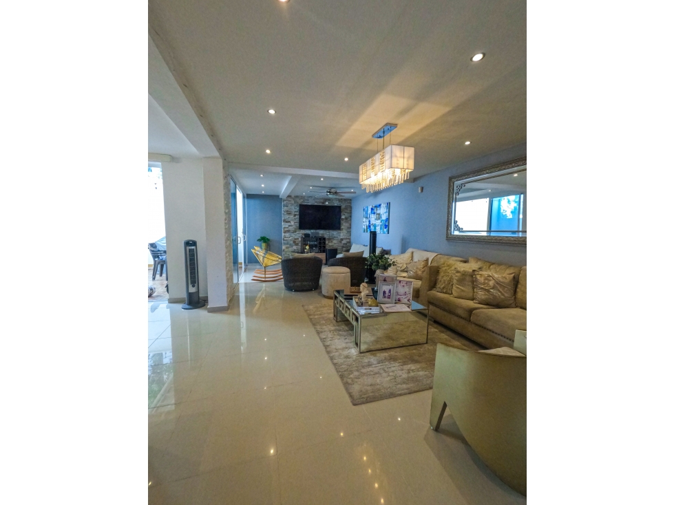 CASA EN ARRIENDO EN LA CASTELLANA