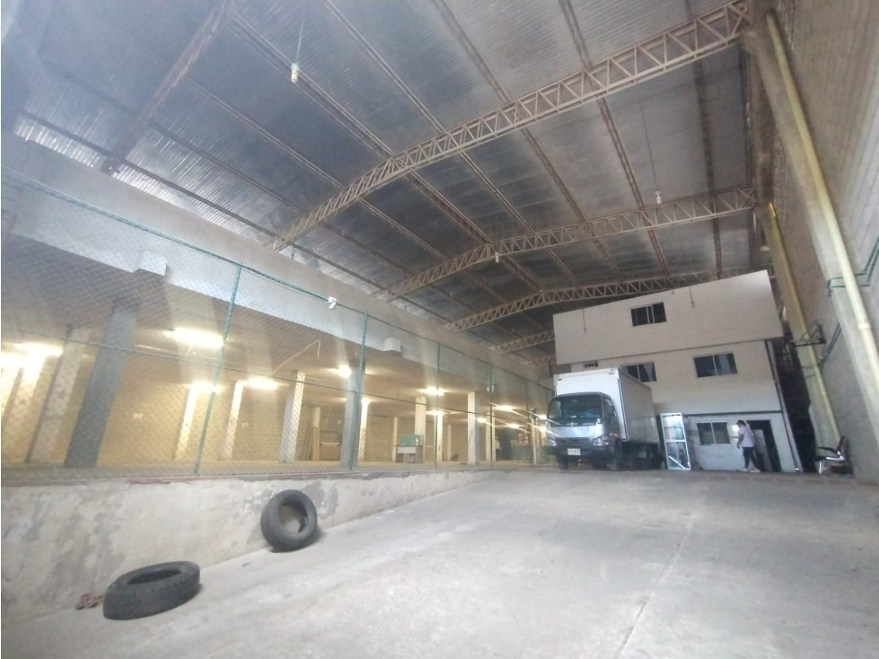 BODEGA EN ALQUILER Y VENTA EN PASEO BOLIVAR - 1