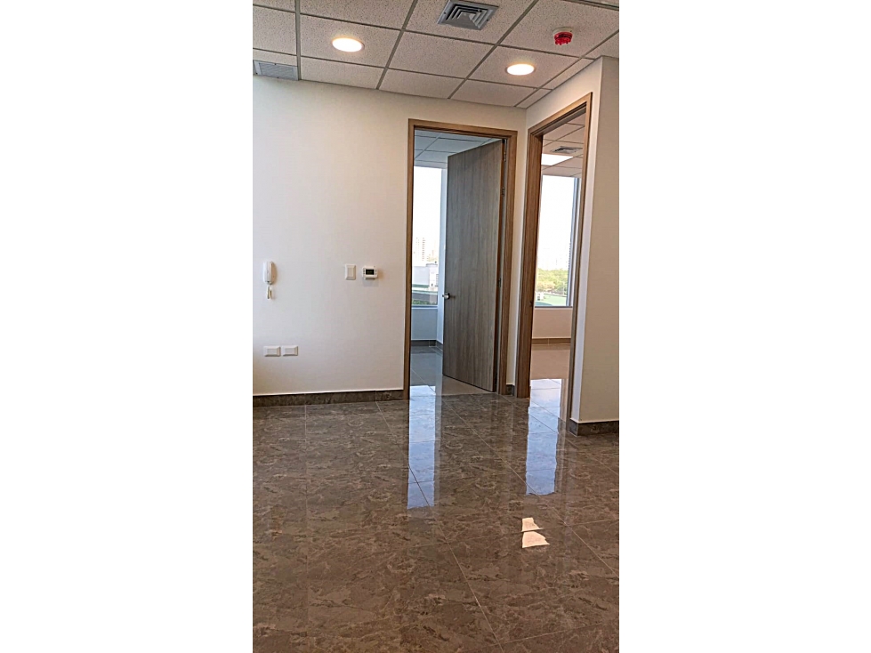 CONSULTORIO EN ARRIENDO EN PORTAL DE GENOVES - 3