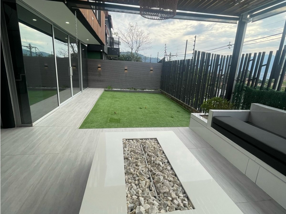 Casa en Venta en Envigado, sector San Jorge Loma El Atravesado — foto 3