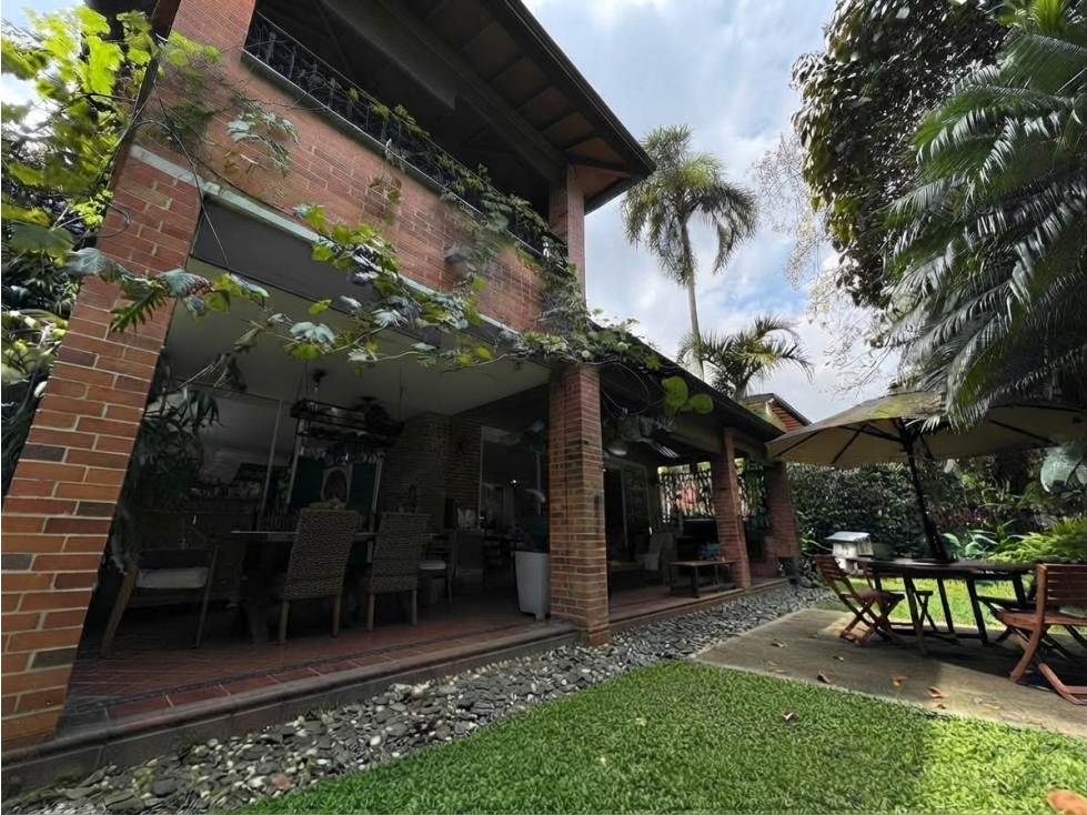 Casa en venta en Envigado, sector Loma Benedictinos