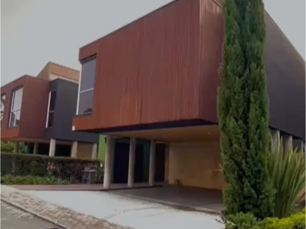 Casa en Venta en Envigado, sector San Jorge Loma El Atravesado