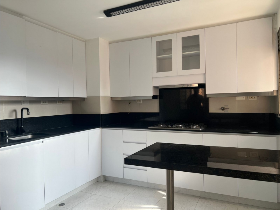 Apartamento en Venta en El Poblado, sector Los Balsos 2 — foto 2