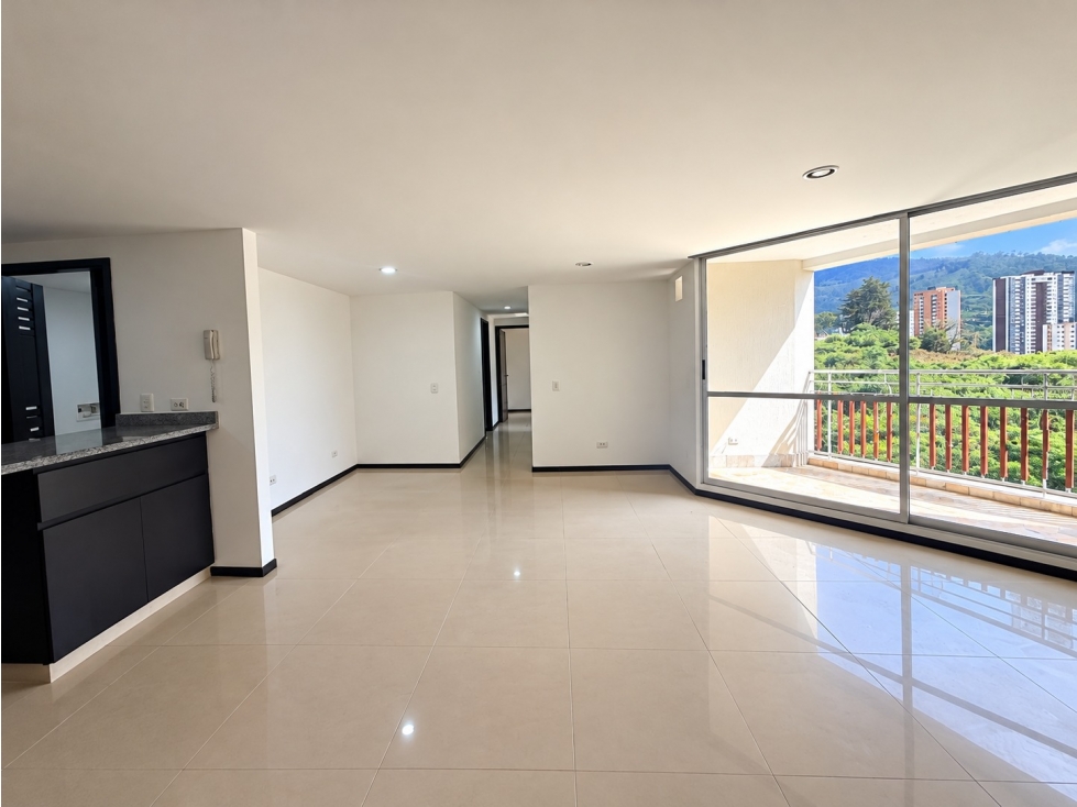 Apartamento en renta en Sabaneta, sector Las Lomitas