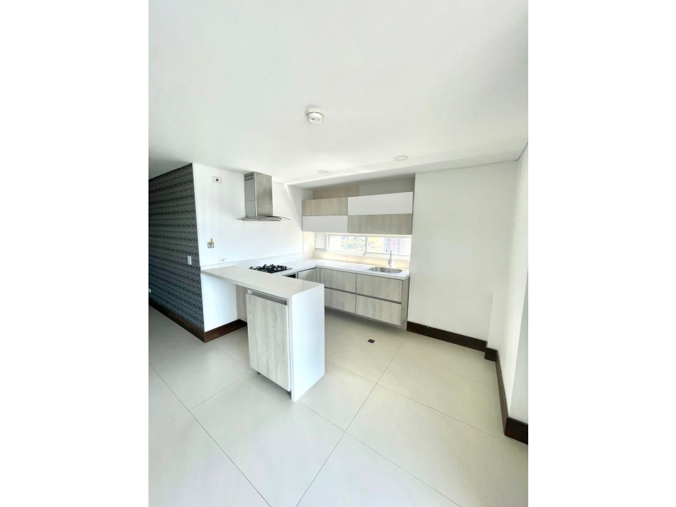 Apartamento en venta en Sabaneta, sector Las lomitas — foto 2