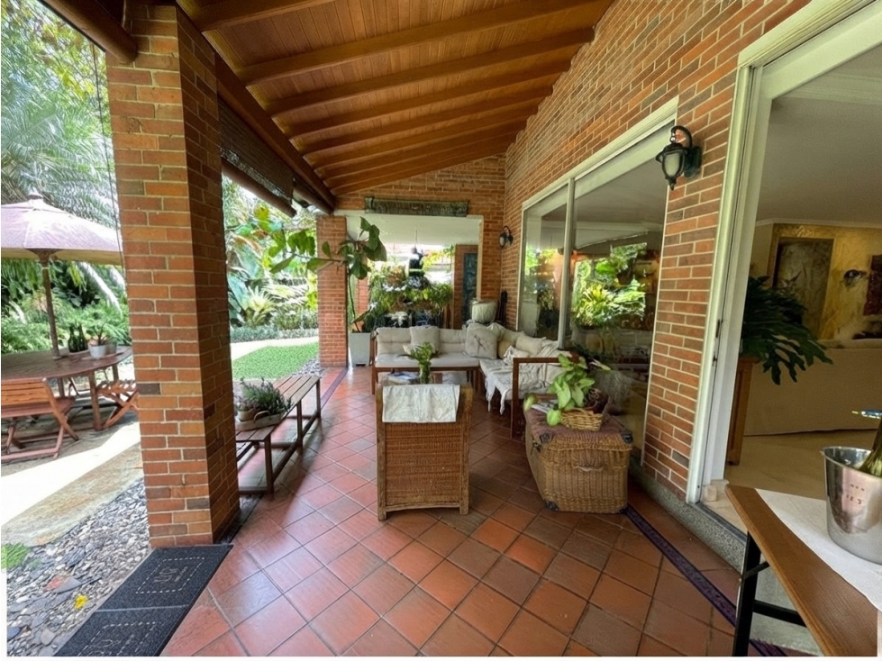 Casa en venta en Envigado, sector Loma Benedictinos — foto 2