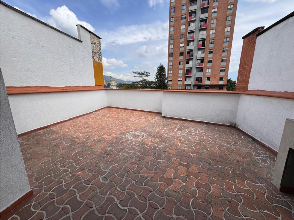 Apartamento Dúplex en Venta en Sabaneta, sector Calle Larga — foto 3