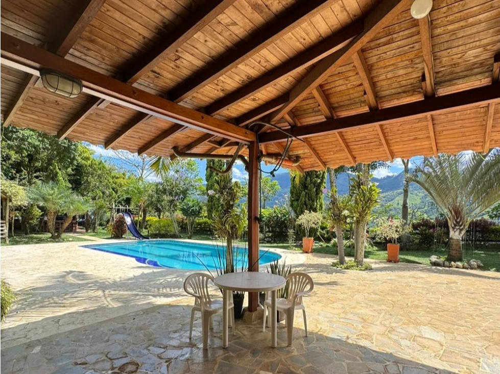 Casa Campestre en Venta en Girardota, sector El Limonar