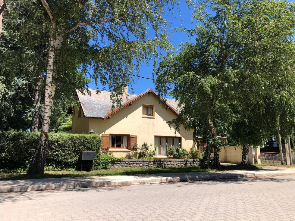 EN VENTA AMPLIA CASA EN EL CENTRO DE EL BOLSÓN CA-245 - 3