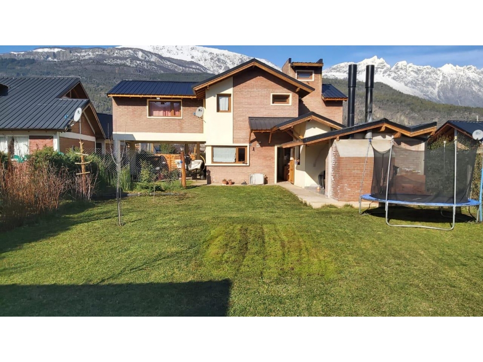 EN VENTA CASA DE 3 DORMITORIOS EN BARRIO ARRAYANES, EL BOLSÓN CA-362 - 1
